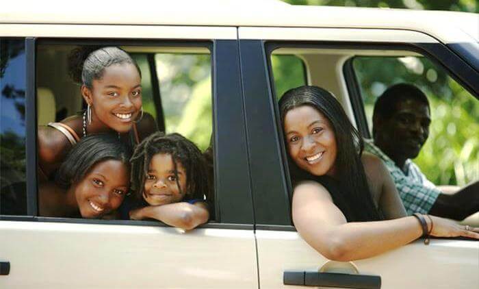 african family in a car Where Will African Automobile Market Be In Ten Years?