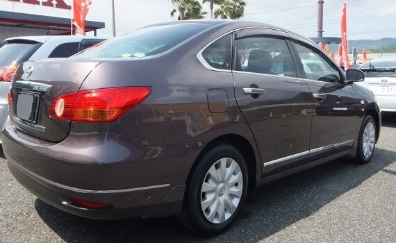 Image of Nissan Bluebird sedan