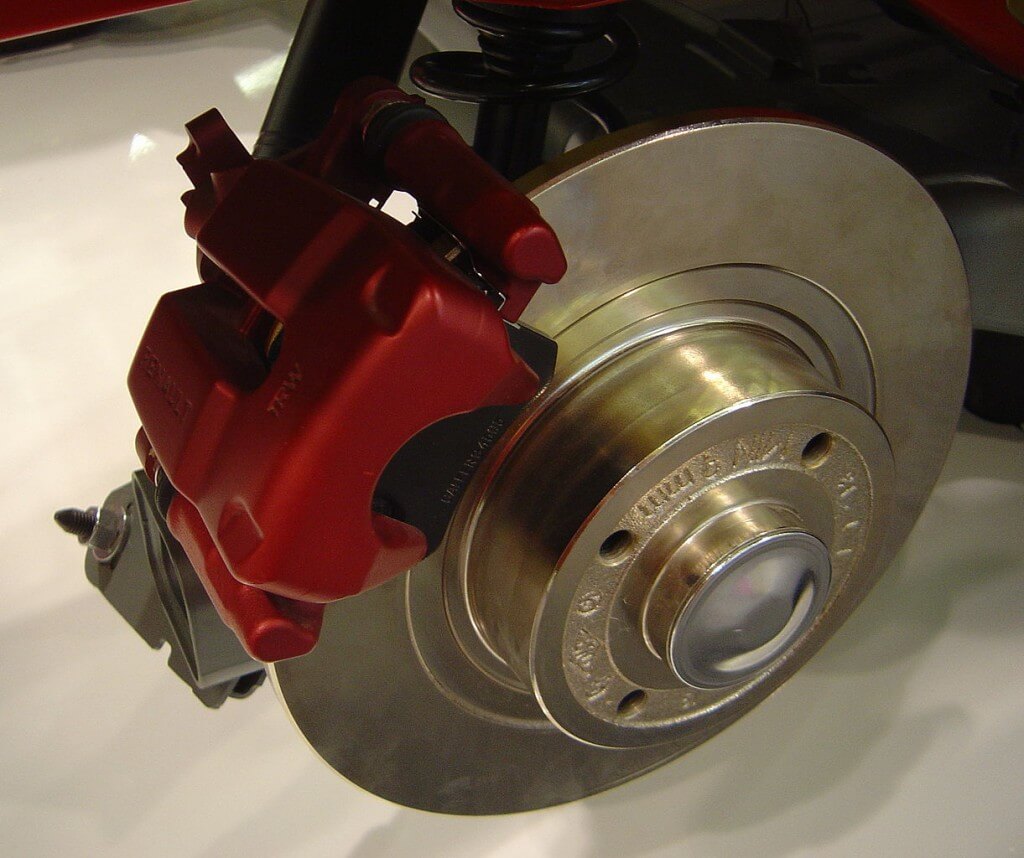 disc brakes 1024x858 How To Know Your Car Brakes Are Not Right